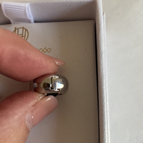 HOUSE OF HARLOW 1960 Silver Tone Huggie Hoop Earrings Chunky NIB - Picture 6 of 8